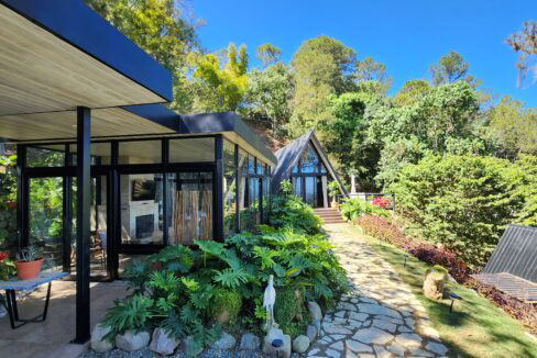 Villa surrounded by nature (29)